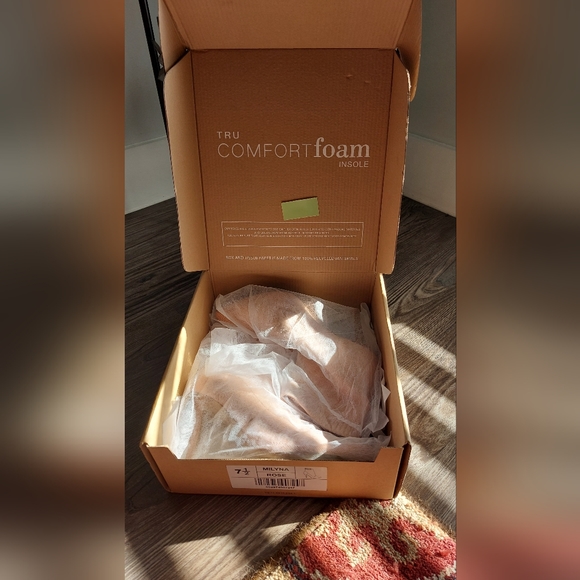 Journee High Heel Booties Rose Ankle Boots Pink Sock Boot - Picture 7 of 7